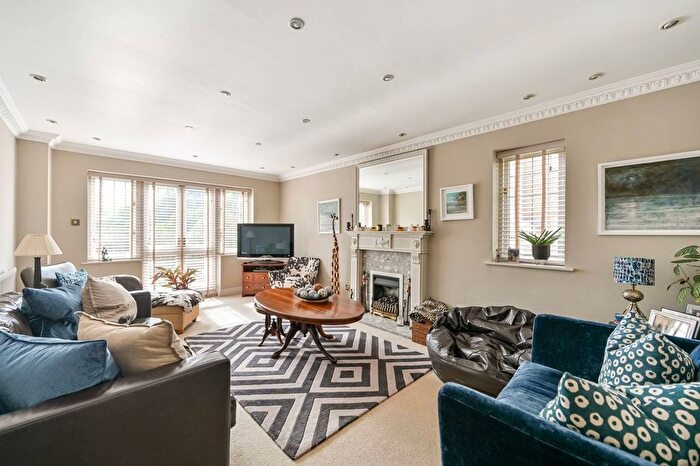 4 Bedroom Property For Sale In Ray Mill Road East, Maidenhead, SL6