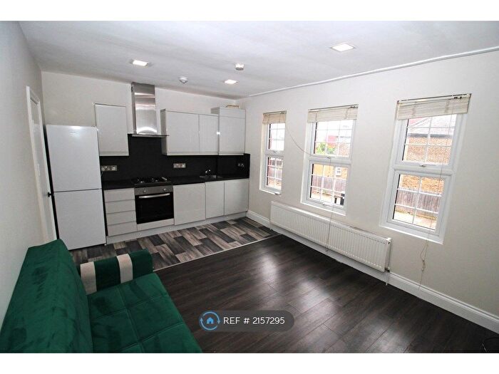 2 Bedroom Flat To Rent In Avondale Road, London, N15