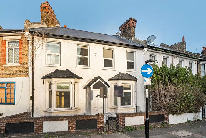 3 Bedroom Detached House For Sale In Leahurst Road, London, SE13