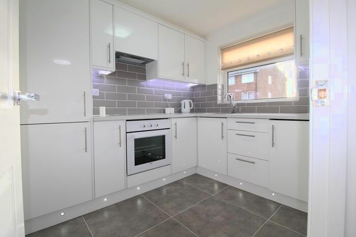 2 Bedroom Flat To Rent In The Shires, Old Bedford Road, Luton LU2