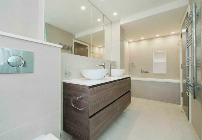 2 Bedroom Flat To Rent In Lyndhurst Road, Hampstead, NW3