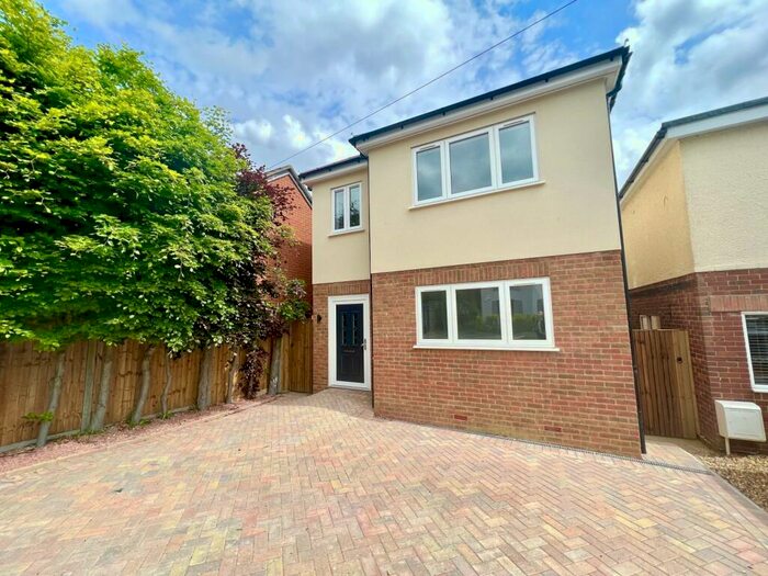 3 Bedroom Cottage To Rent In Clarence Road Fleet, GU51