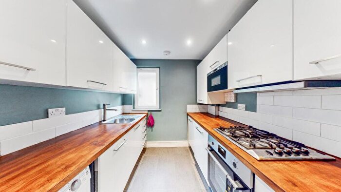 2 Bedroom Flat For Sale In Mortimer Road, Kensal Rise, London, NW10