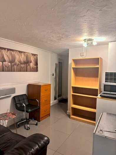 1 Bedroom Flat To Rent In Wanstead Park Road, Ilford, Essex, IG1