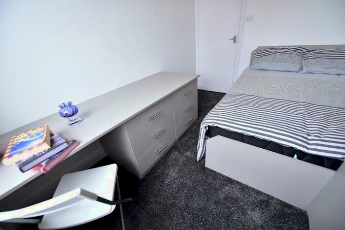 2 Bedroom Flat To Rent In Blenheim Terrace, University, Leeds, LS2