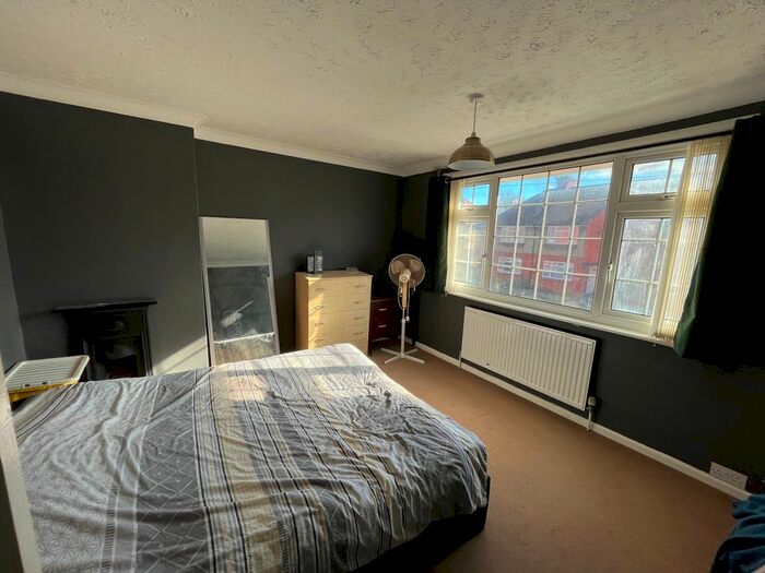 3 Bedroom Terraced House To Rent In Highfield Road, Rushden, NN10