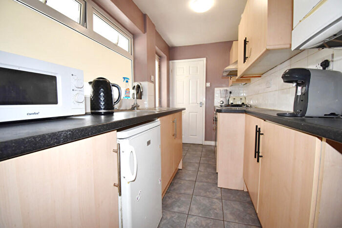 3 Bedroom Terraced House For Sale In Colchester Street, Coventry, CV1 - Photo 5