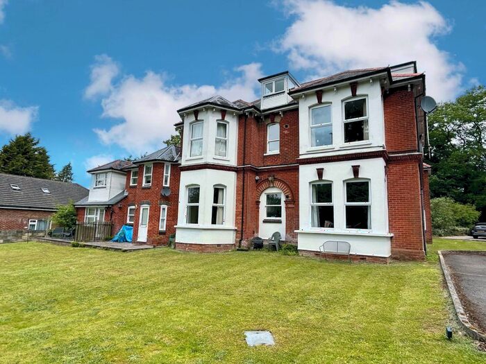 2 Bedroom Flat To Rent In Stoneycroft, Church Lane West, Aldershot, GU11