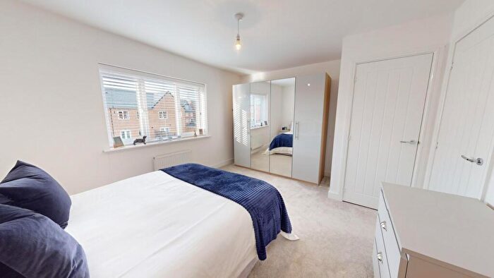 3 Bedroom Town House For Sale In Winder Close, New Rossington, Doncaster, DN11