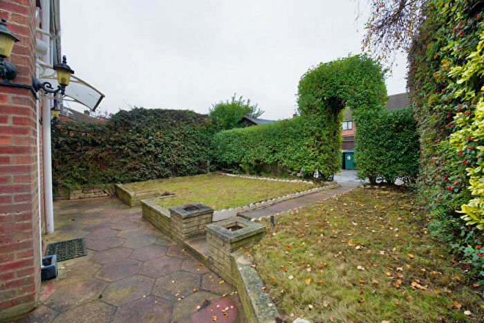 3 Bedroom End Of Terrace House For Sale In The Triangle, Coventry, CV5