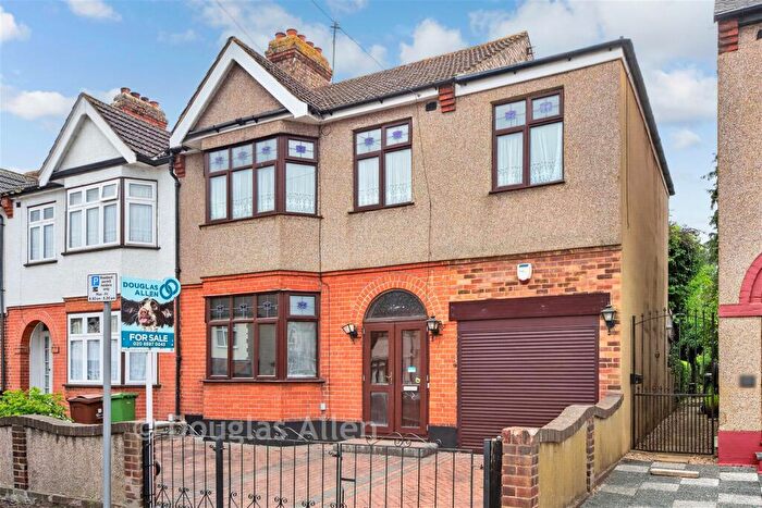 4 Bedroom End Of Terrace House For Sale In Kings Avenue, Romford, Essex, RM6