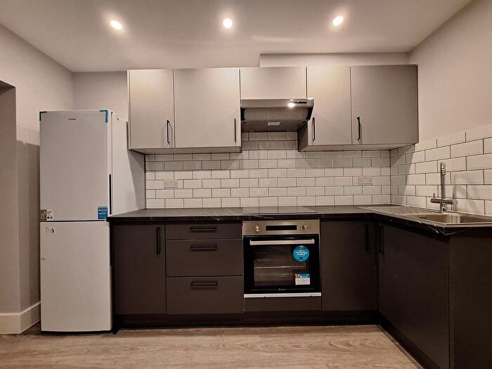 2 Bedroom Flat To Rent In Brookhill Road, Barnet, EN4