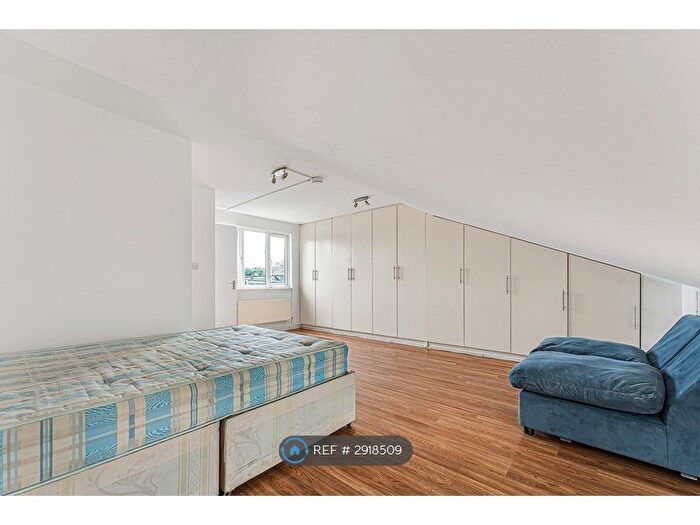 3 Bedroom Flat To Rent In Coppermill Lane, London, E17
