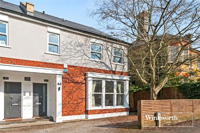 3 Bedroom Apartment For Sale In Woodville Road, New Barnet, EN5