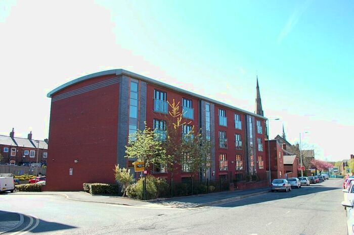 2 Bedroom Penthouse To Rent In Mossley Road, Ashton-under-Lyne, Greater Manchester, OL6