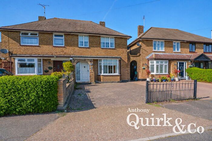 3 Bedroom Semi Detached House For Sale In Thameside Crescent, Canvey Island, SS8