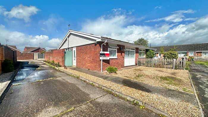 2 Bedroom Semi-detached Bungalow For Sale In Snowberry Close, Worle, BS22