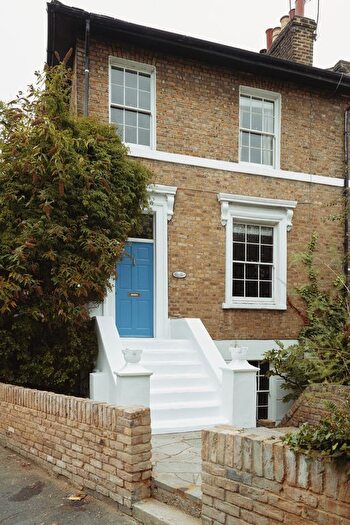 3 Bedroom Maisonette For Sale In Buckingham Road Ii, London, N1