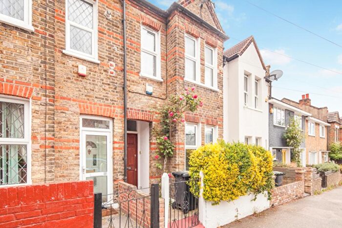 2 Bedroom Cottage To Rent In Sunnydene Street London, SE26