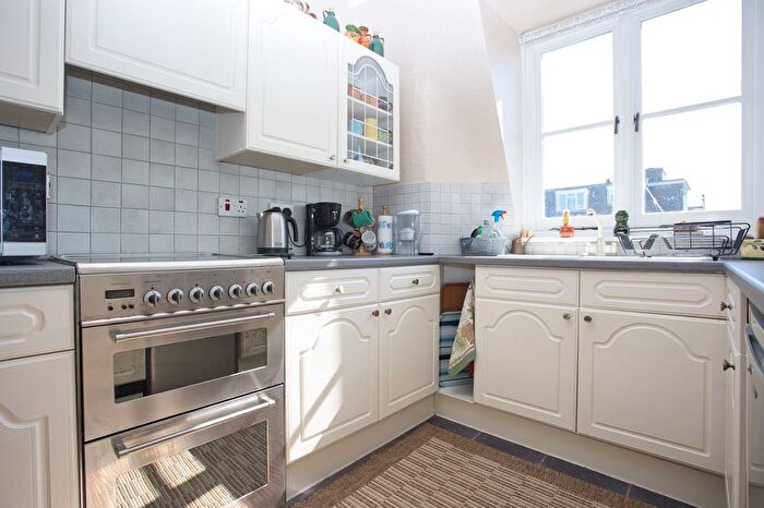 2 Bedroom Flat For Sale In Clifton Crescent, Folkestone, CT20