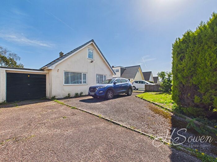 3 Bedroom Detached Bungalow For Sale In Heywood Close, Torquay, TQ2