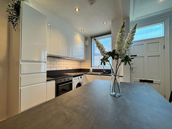 4 Bedroom Terraced House To Rent In Beechwood Terrace, Burley, Leeds, LS4