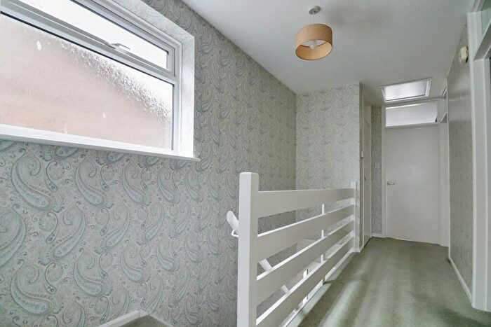 2 Bedroom Flat For Sale In Hall Farm Road, South Benfleet, SS7