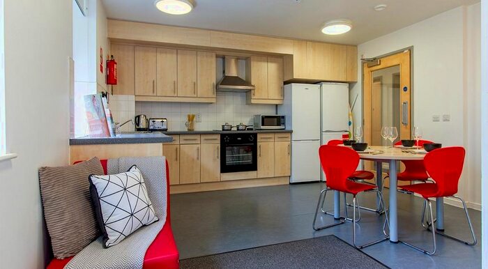 1 Bedroom Flat To Rent In De Walden Way, Bradford, BD7