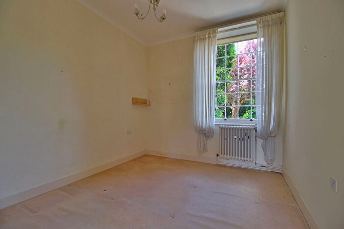 2 Bedroom Flat For Sale In Swallowfield Park, Swallowfield, Reading, RG7