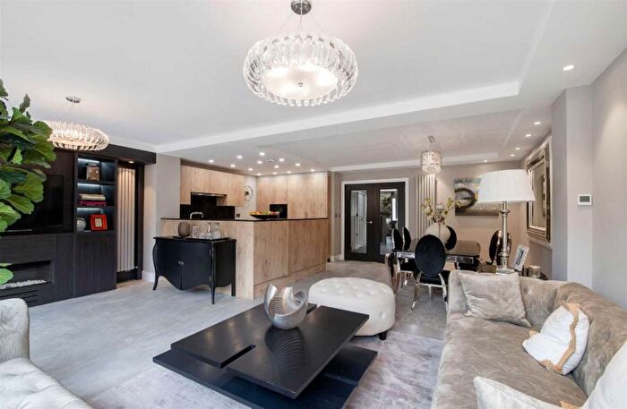 4 Bedroom Detached House To Rent In Court Close, St Johns Wood Park, NW8