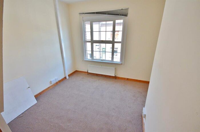 3 Bedroom Terraced House For Sale In Tavistock Street, South Luton, LU1