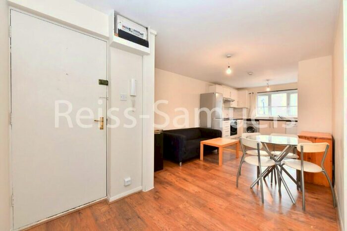 3 Bedroom Apartment To Rent In Ambassador Square, Canary Wharf, London, E14