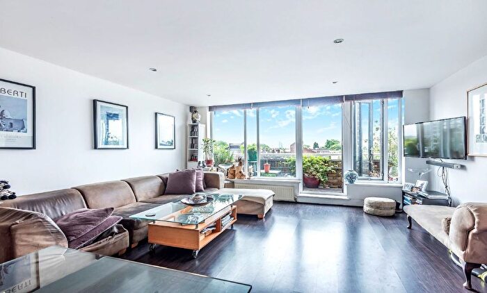 2 Bedroom Flat To Rent In Chesterton Square, London, W8