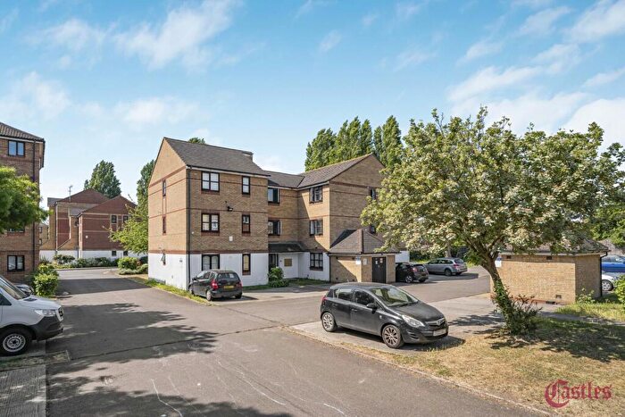Studio For Sale In Cherry Blossom Close, Palmers Green, N13