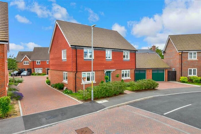 4 Bedroom Detached House For Sale In Seymour Drive, Marden, Marden, Kent, TN12