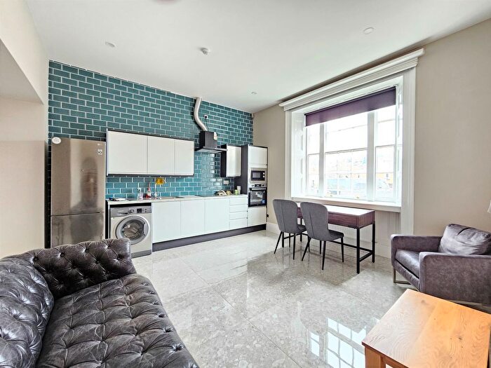 2 Bedroom Flat To Rent In Langsett Road, Sheffield, S6