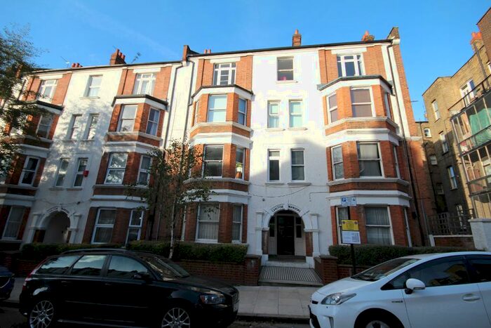 3 Bedroom Flat To Rent In Holmleigh Road, Stoke Newington, London, N16
