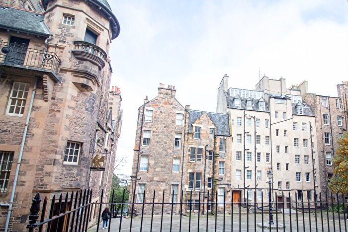 1 Bedroom Flat To Rent In Ladystairs Close, Old Town, Edinburgh, EH1