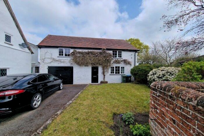 3 Bedroom Property To Rent In Eythrope Road, Aylesbury, HP17