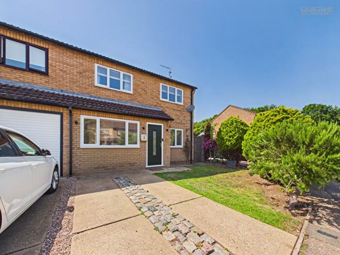 3 Bedroom Semi-Detached House For Sale In Kingfishers, Orton Wistow, Peterborough, PE2