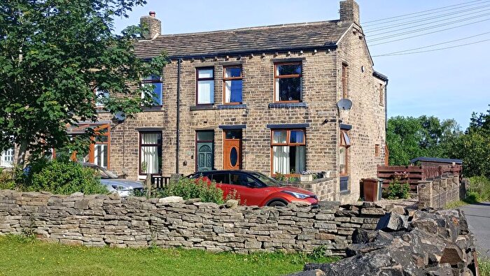 3 Bedroom End Of Terrace House For Sale In Quarry Road, Crosland Hill, Huddersfield, Kirklees, HD4
