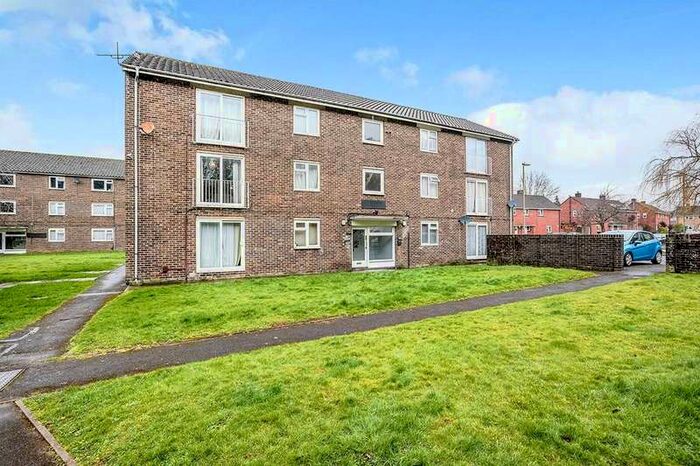 1 Bedroom Apartment To Rent In Crombie Close, Waterlooville, Hampshire, PO8