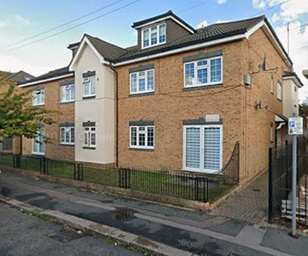 1 Bedroom Flat For Sale In George Street, Gidea Park, Romford, RM1