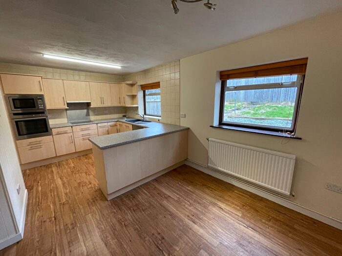 3 Bedroom End Terrace House To Rent In Courtney St, Swansea, SA5