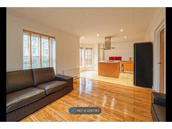 3 Bedroom Flat To Rent In Northpoint Square, London, NW1