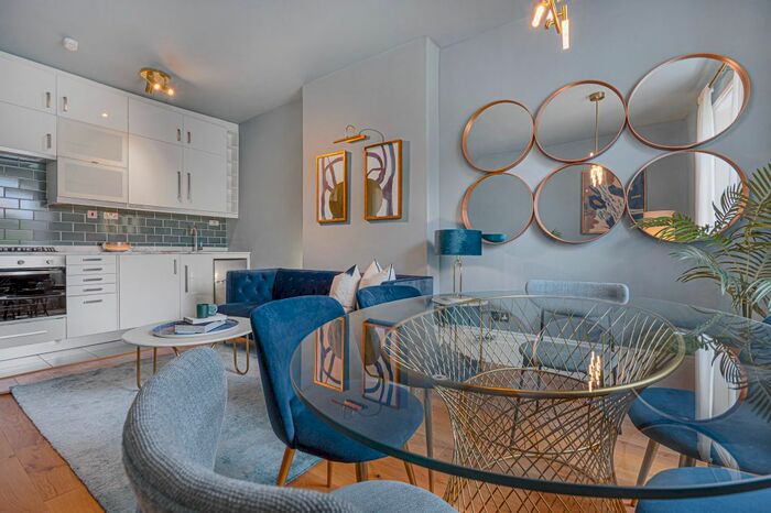 2 Bedroom Flat To Rent In Leinster Gardens, London, W2