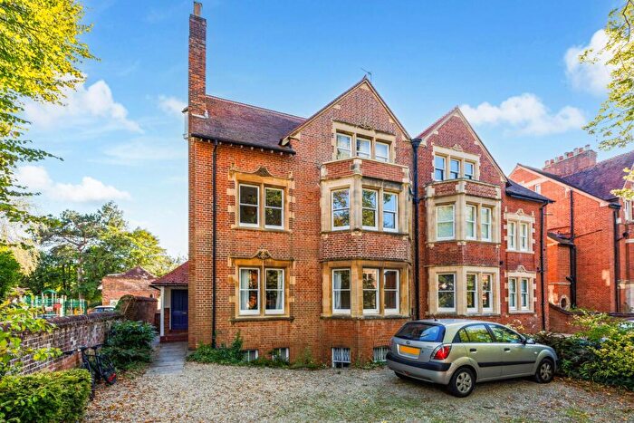 2 Bedroom Apartment For Sale In Polstead Road, Central North Oxford, OX2