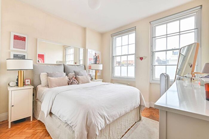 2 Bedroom Flat To Rent In Queensway, Bayswater, London, W2