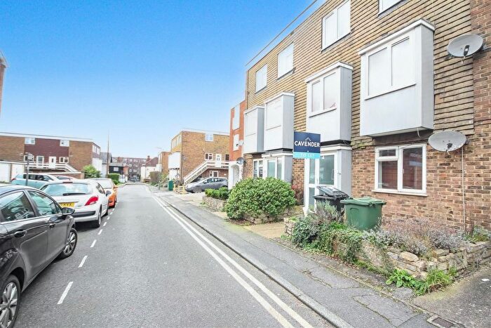 2 Bedroom Maisonette To Rent In Drummond Road, Guildford, GU1
