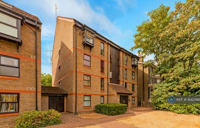 Studio To Rent In Vanbrugh Park Road West, London, SE3